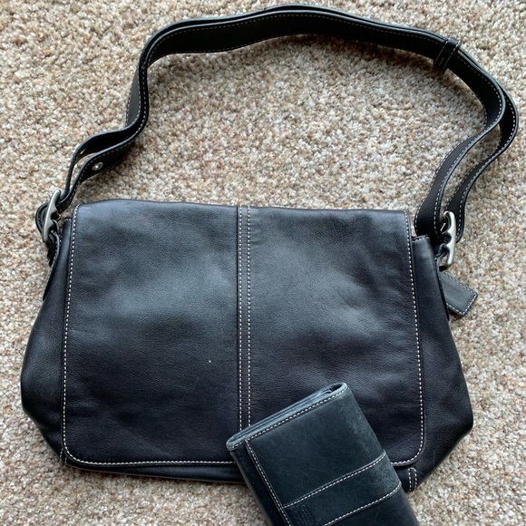 Coach shoulder bag and matching wallet - Picture 1 of 6